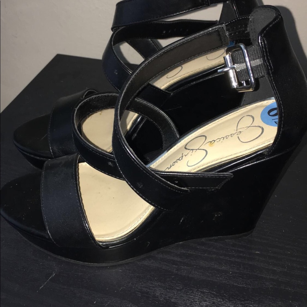 Black wedges